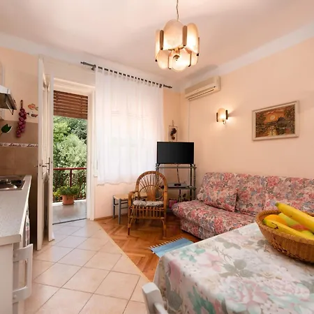 Apartment Elegant With Large Outdoor Area *